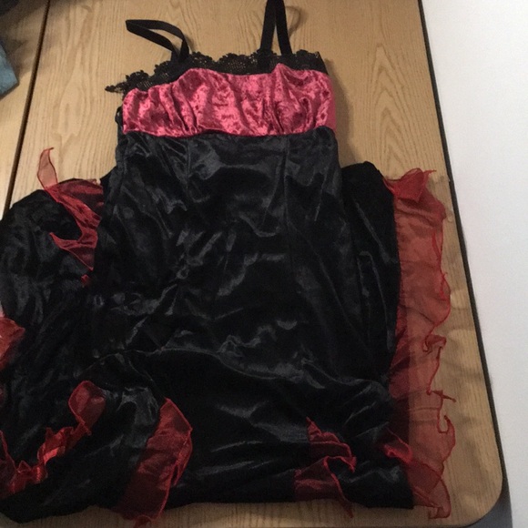 New Womens Victorian Vampire Halloween Costume size Small/Medium Fit size 6-8 - Picture 5 of 12